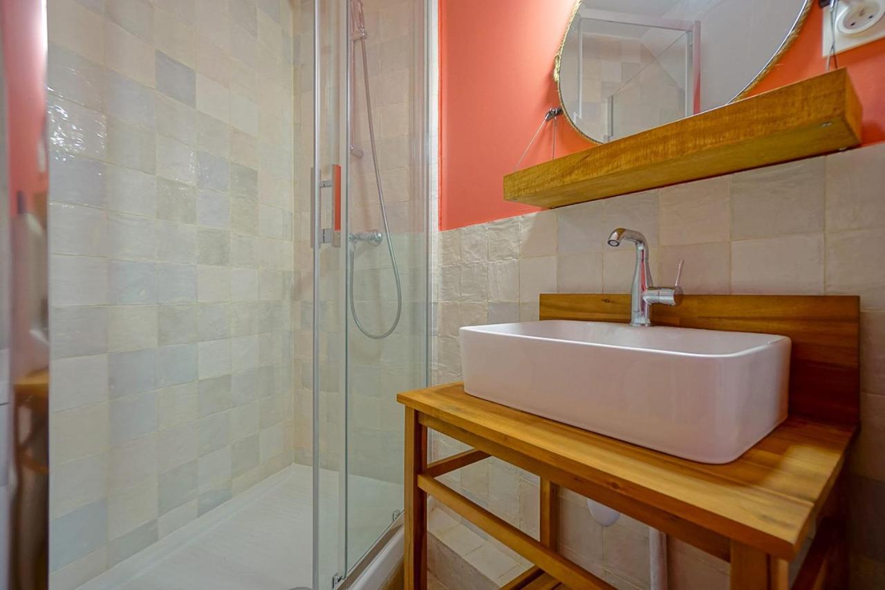 Beautiful Bright Apartment Near The Marais パリ エクステリア 写真