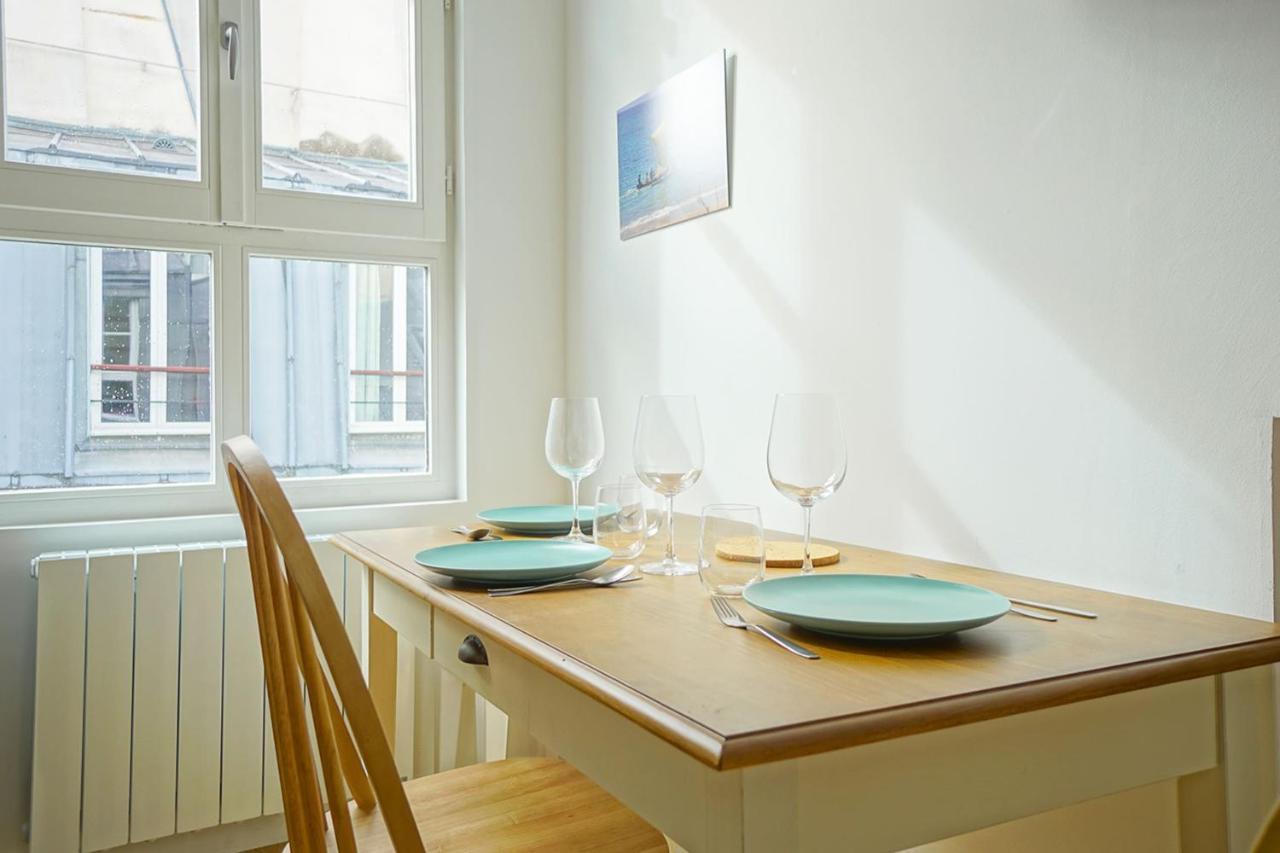 Beautiful Bright Apartment Near The Marais パリ エクステリア 写真