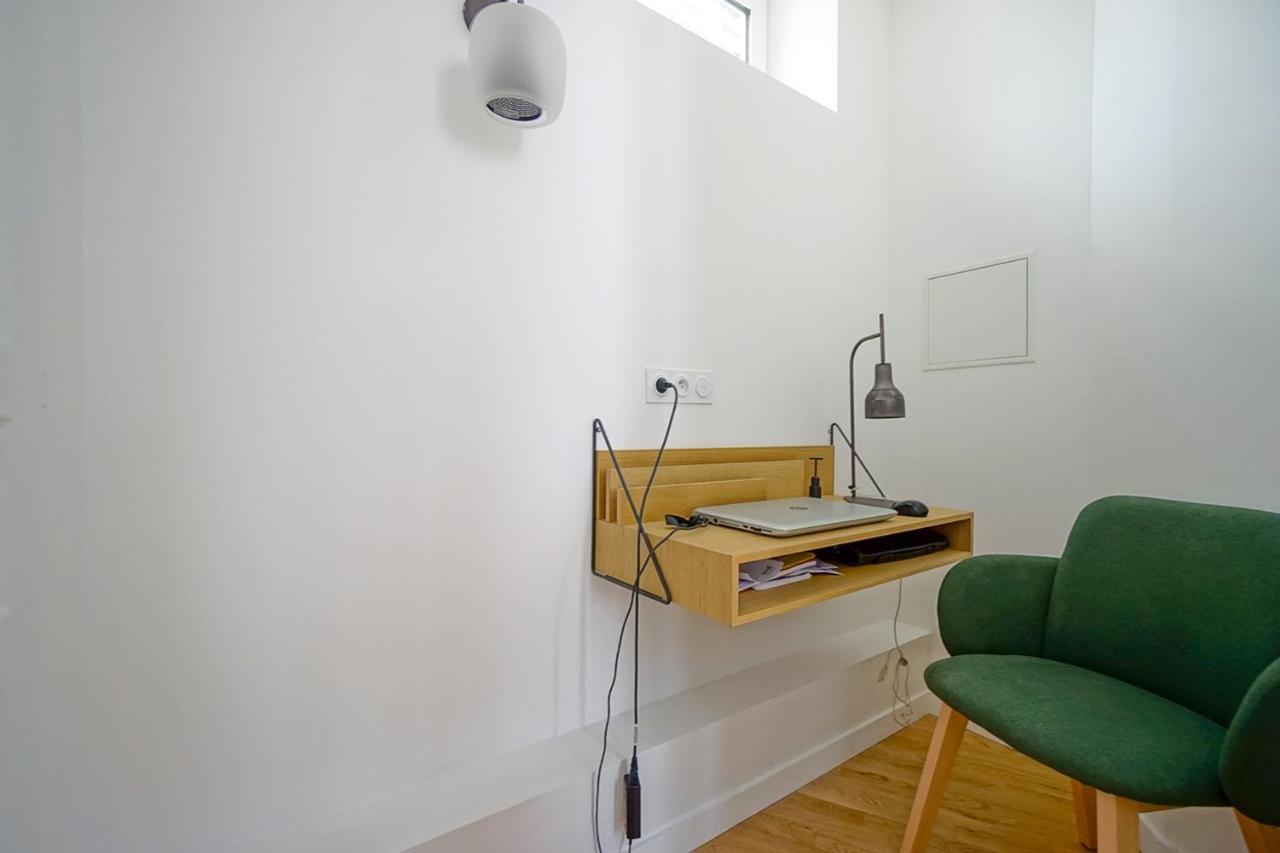 Beautiful Bright Apartment Near The Marais パリ エクステリア 写真